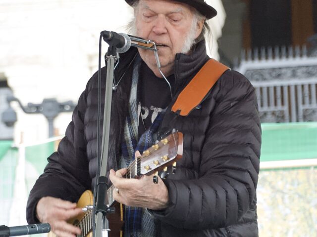 Neil Young & the Chrome Hearts’tan Yeni Albüm: ‘Second Song’
